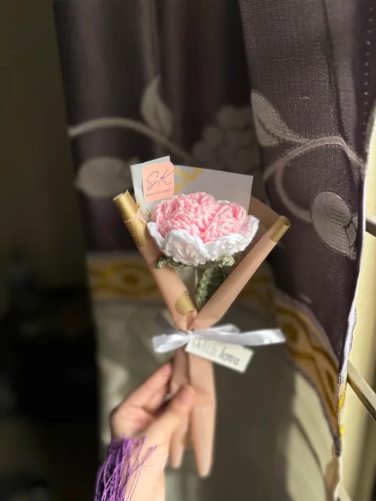 Handmade%20crochet%20rose%20with%20complementary%20khaaki%20wrapping/%20crochet%20rose%20-%20Image%203