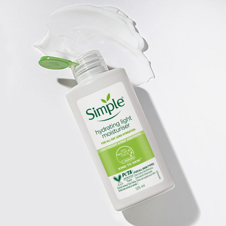 Simple%20Hydrating%20Light%20Moisturizer%20-%20125ml%20-%20Image%204