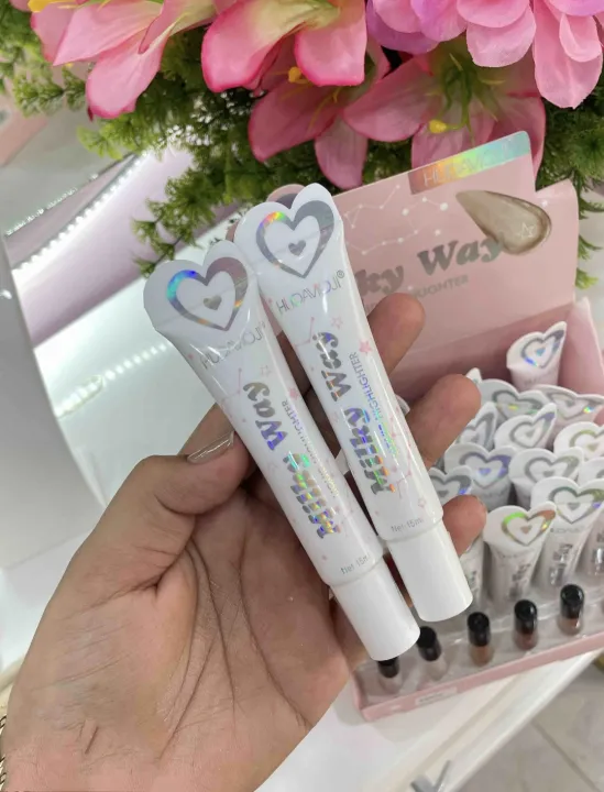 "Milky%20Way%20Liquid%20Highlighter%20-%206%20Shades%20Glow%20Collection%20with%20Heart%20Designs%20in%20Pink%20Cosmic%20Display"%20-%20Image%202