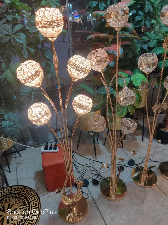 metal%20golden%20floor%20lamp%20-%20Image%202