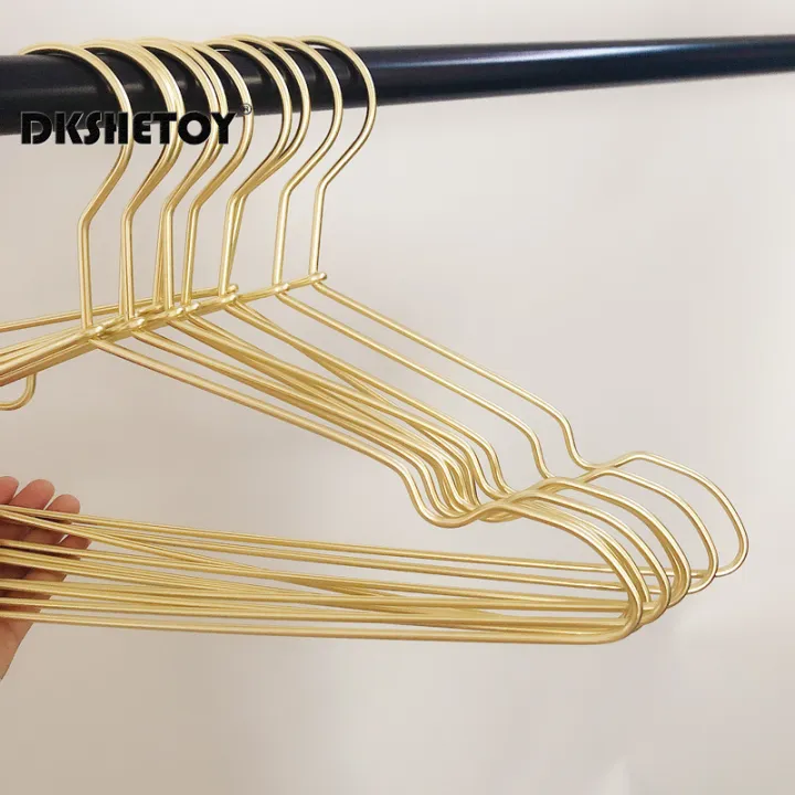 Delicate%20Metal%20Clothes%20Hangers%20Silver%20Gold%20Lightweight%20Sturdy%20Clothing%20Coat%20Hanger%20for%20Hanging%20Shirts%20T-Shirts%20Blouses%20-%20Image%204