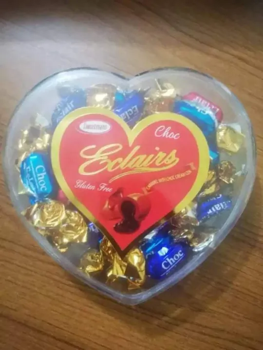 Eclairs%20with%20Caramel%20choc%20cream%20150gm%20Gift%20box%20-%20Image%203