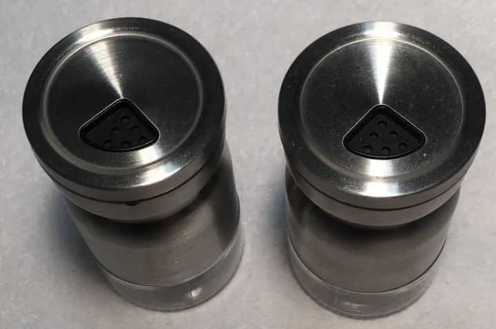 Glass%20Salt%20Pot%20with%20Stainless%20Steal%20Protector%20-%20Image%206