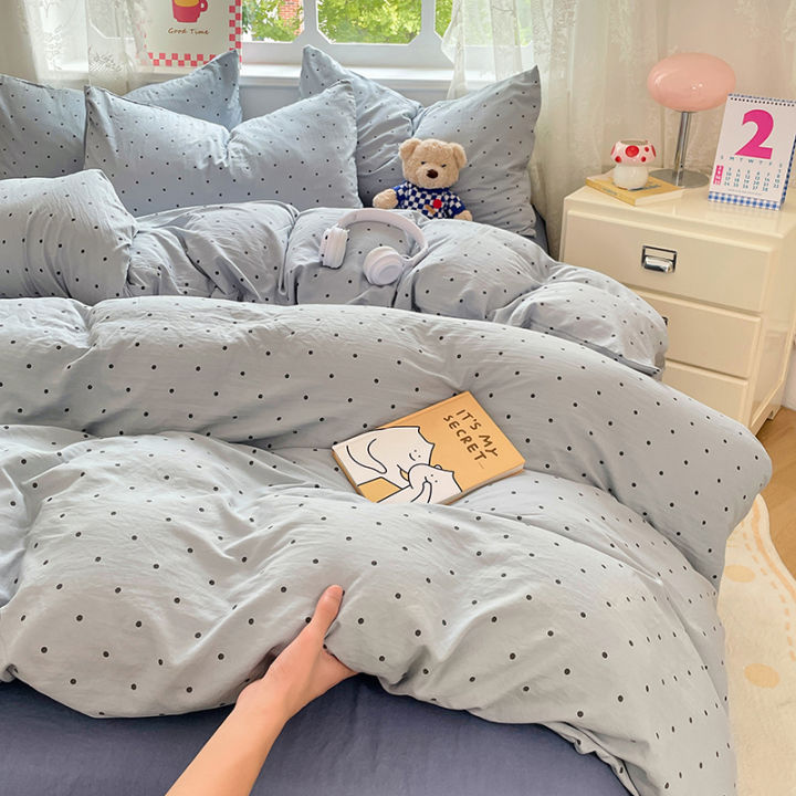 Pre-Washed%20Microfiber%20Duvet%20Cover%20Set%20with%202%20Pillowcases%20-%20Ultra%20Soft%20Wrinkle-Resistant%20Bedding%20Set,%20Hypoallergenic%20&%20Breathable%20-%20Image%204
