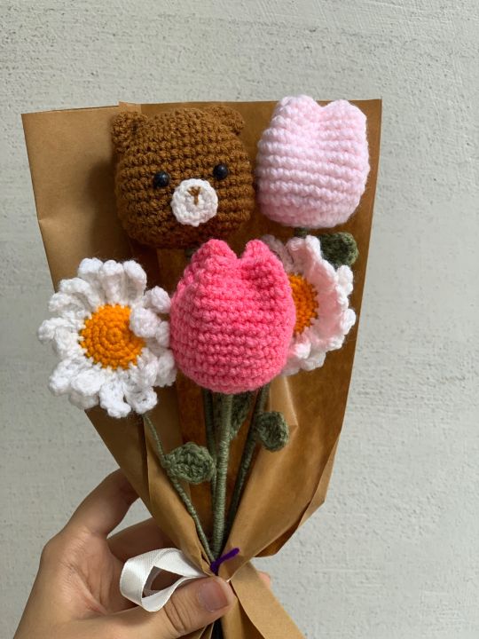 Crochet%20handmade%20bouquet%20with%20complementary%20khaaki%20wrapping%20and%20stamped%20custom%20note%20-%20Image%206