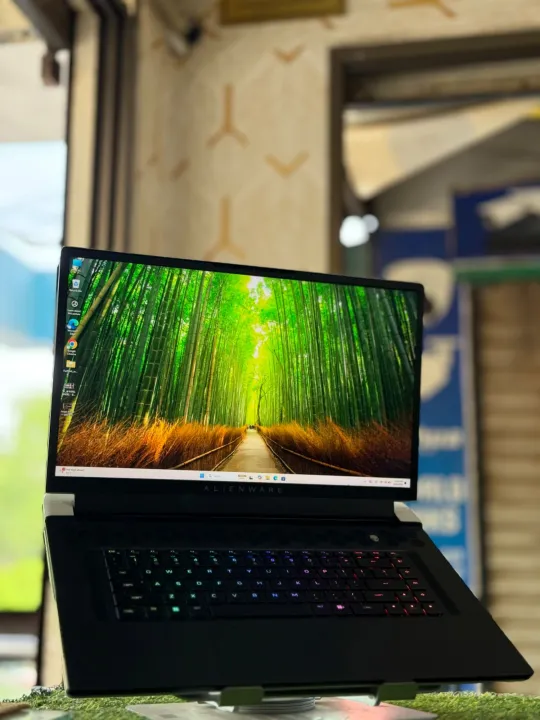 DELL%20GAMING%20ALIENWARE%20X17%20R2%20%7C%20i7-12700H%20%7C%20RTX%203070%20Ti%208GB%20%7C%2016GB%20RAM%20%7C%20512GB%20NVMe%20SSD%20%7C%2017"%20FHD%20360Hz%20%7C%20RGB%20Mechanical%20Keyboard%20%7C%20High-End%20Gaming,%20Editing,%20Design%20&%20Professional%20Work%20-%20Image%205