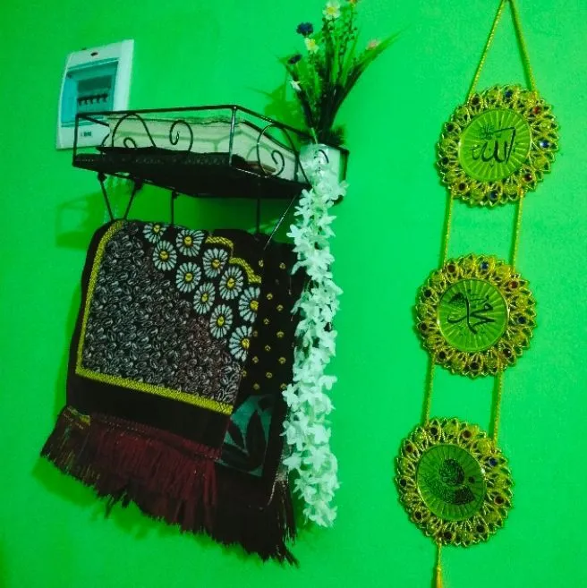 Wall%20mounted%20The%20Ho-ly%20Qur-an%20&%20Jainamaz%20stand%20Metal%20The%20holy%20Qur-an%20sharif%20wall%20stand%20Jainamaz%20Hanger%20-%20Image%205