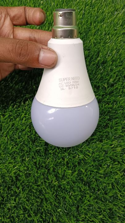 1%20pise%2020%20watt%20LED%20balb%20-%20Image%203
