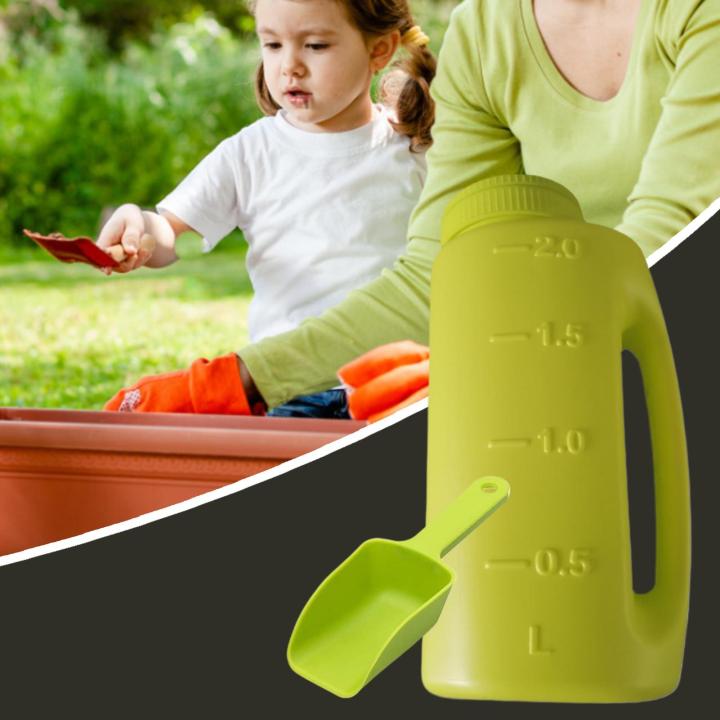 2L%20Snow%20Salt%20Spreader%20with%20Scoop%20Ice%20Melt%20&%20Deicer%20Shaker%20%20Multi-Use%20Fertilizer%20Spreader%20for%20Garden,%20Handheld%20Dispenser%20Tool%20-%20Image%205