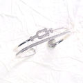 A high-quality bracelet featuring U-shaped elements set with zirconia stones and an open design, with exquisite craftsmanship.. 