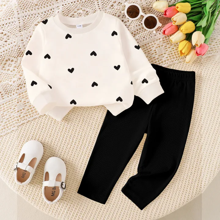 Girls'%20Heart%20Print%20Sweatshirt%20Set%20Beige%20Long-Sleeve%20Top%20+%20Black%20Leggings%202-Piece%20Casual%20Kids%20Outfit%20-%20Image%203