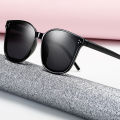 Korean-style men and women big square sunglasses. 