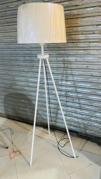 Floor%20lamp%20living%20room%20simple%20modern%20creative%20floor%20lamp%20%20American%20home%20design%20triangle%20vertical%20table%20lamp%20-%20Image%203