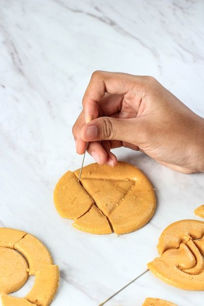 Squid Game Dalgona Biscuits – Korean Honeycomb Candy Cookies with Shapes – Fun Challenge Snack