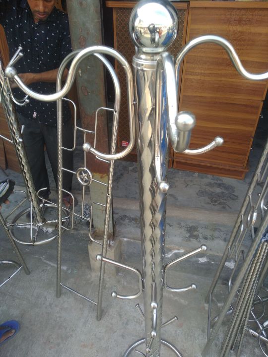 Stainless%20Steel%20Cloth%20Hanger%20stand%20-%20Image%204