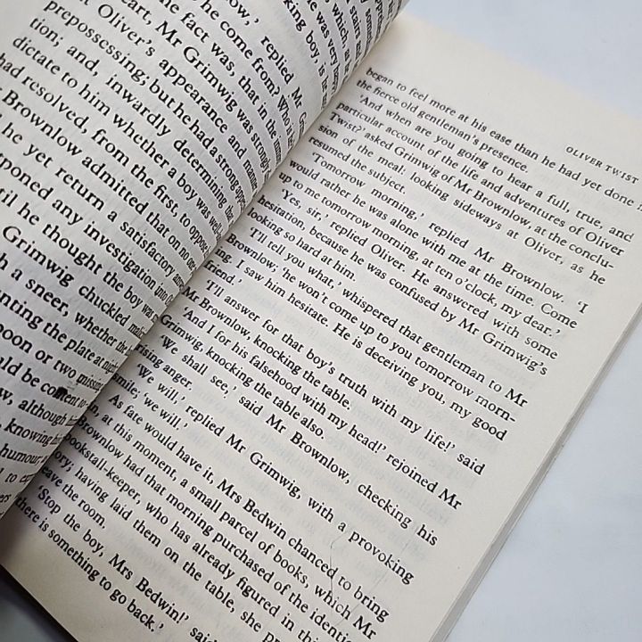 Oliver%20Twist%20by%20Charles%20Dickens%20-%20Image%203