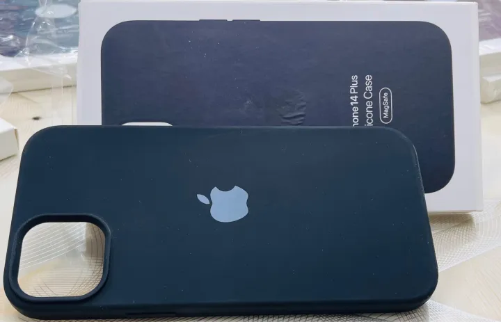 Silicone%20Case%20with%20MagSafe%20iphone%2014Plus%20-%20Black%20-%20Image%204