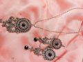 BLACK METAL PENDANT NECKLACE WITH EARRINGS|.