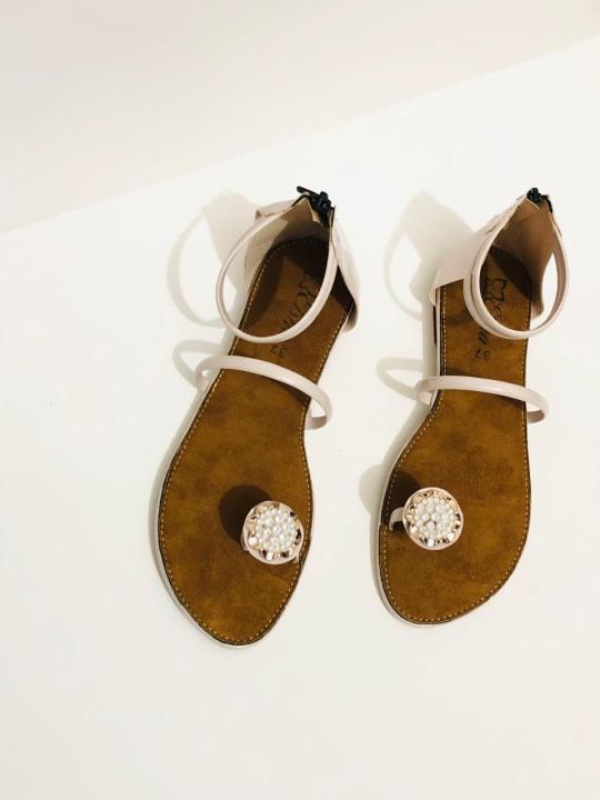 Girls%20Diamond%20Cut%20Flat%20Shoes%20with%20Back%20Chain%20-%20Latest%20Fashion%20Trendy%20Design%20-%20Image%203