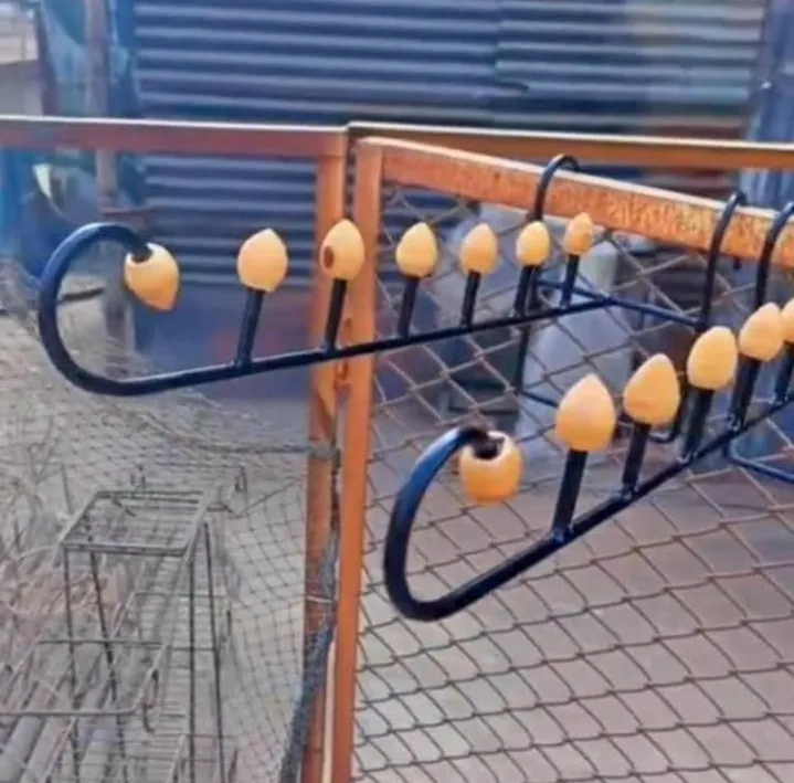 Grill%20Cloth%20hanger%20%20Balcony%20shart%20metal%20Coat%20Rack%20-%20Image%204