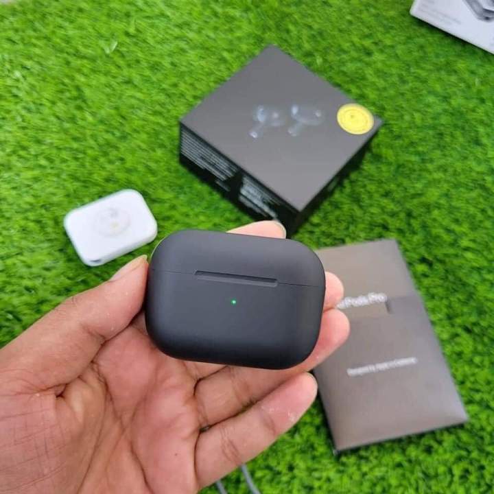 Airpods%20Pro%202nd%20generation%20%7C%20Pop%20Up%20%7C%20Made%20In%20Dubai%20With%20Wireless%20Charging%20Case%20%7C%20Black%20-%20Image%204