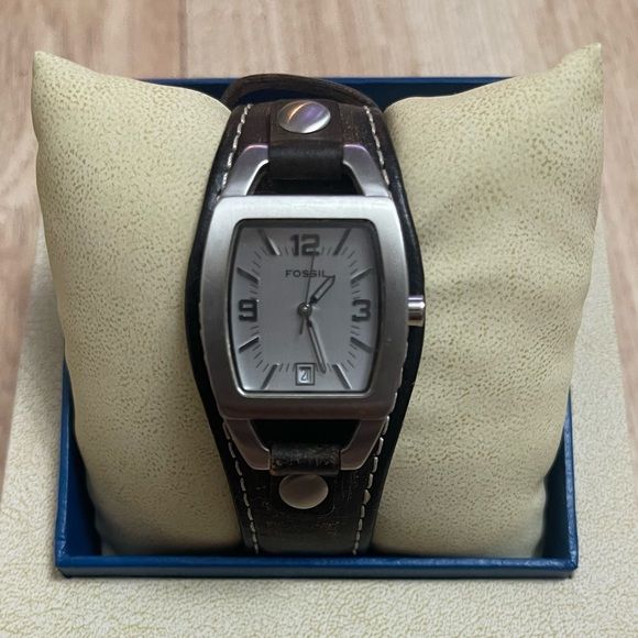 (A). Fossil JR-8130 Brown leather strap Women's Watch used good condition without original packaging