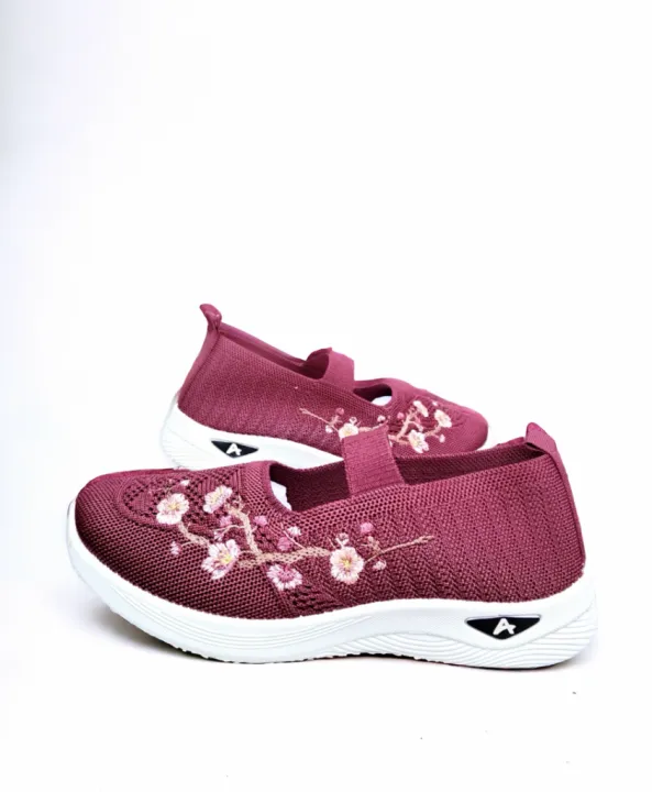 Women%20breathable%20cloth%20shoe%20soft%20stylish%20and%20flexible%20shoe%20for%20girls%20-%20Image%202