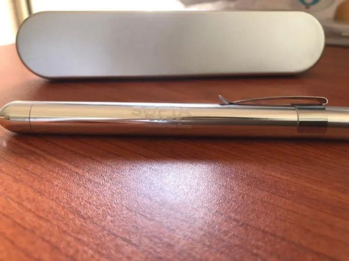 Medical%20Pen%20Lights%20for%20Nurses%20Doctors,%20Reusable%20LED%20Medical%20Penlight%20Flashlight%20with%20Pupil%20Gauge%20and%20Ruler,%20White%20Light,%20Silver%20-%20Image%204
