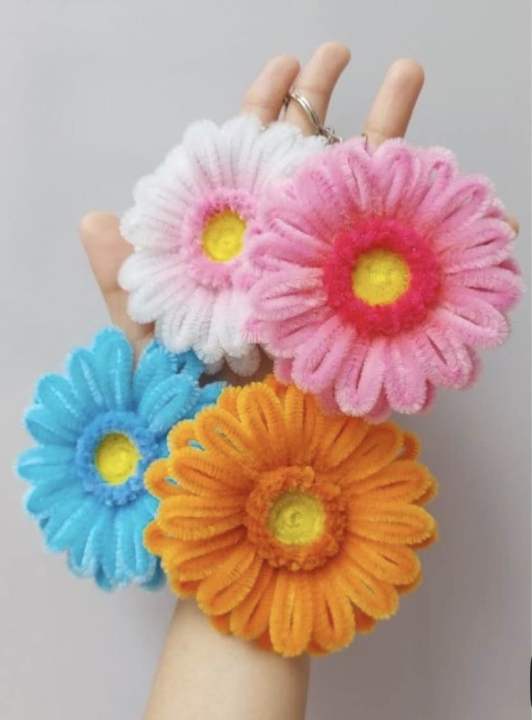 Handmade%20Pipe%20Cleaner%20Flower%20Keychain%20%E2%80%93%20Aesthetic%20Pastel%20Pink%20Daisy%20Bag%20Charm%20%E2%80%93%20Cute%20Floral%20Plush%20Keyring%20for%20Girls%20&%20Kids%20%E2%80%93%20DIY%20Craft%20Gift%20-%20Image%202