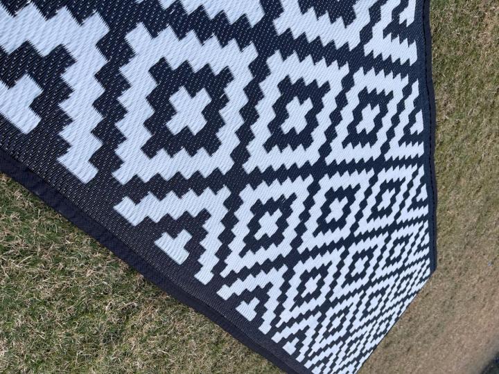 Plastic%20Mat%20%7C%20Indoor/Outdoor%20Portable%20Foldable%20Plastic%20Rug%20%7C%20Chitai%20Mat%20(4'%20x%206')%20-%20Image%202