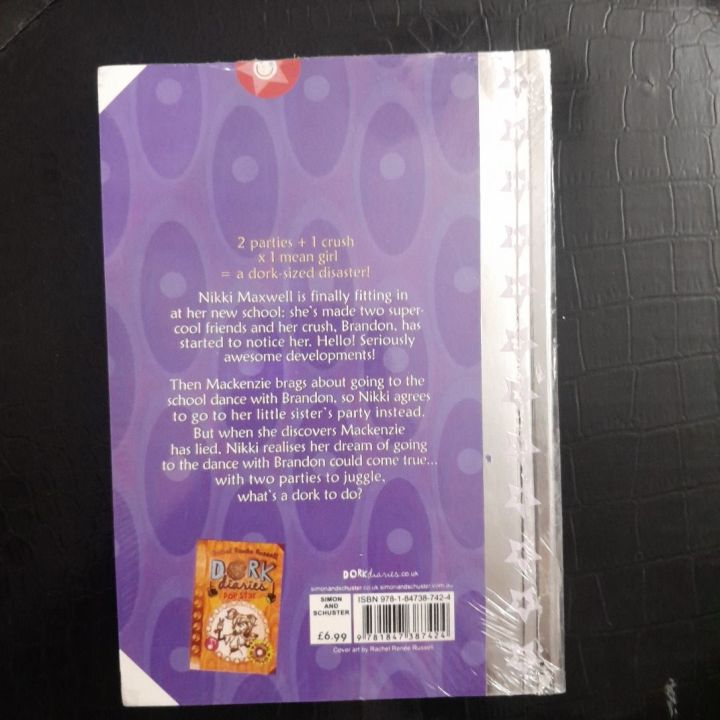 DORK%20DIARIES.%20PARTY%20TIME%20-%20Image%202