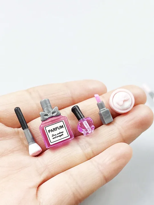 5%20pieces/set%20of%20dollhouse%20mini%20makeup%20set:%201/12%20mini%20lipstick%20perfume%20puff%20nail%20polish%20makeup%20brush%20model%20OB11%20accessories%20-%20Image%203