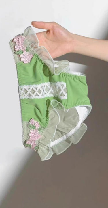 MOYISU%20Victorian%20Underwear%20Set%20-%20Delicate%20Cream%20Bralette%20with%20Floral%20Stitch,%20Retro%20Sweetheart%20Neckline%20for%20Petite%20Bust%20Elegance%20-%20Image%207