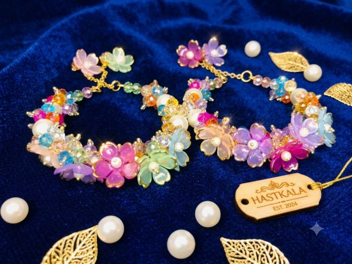 Floral%20jewelry%20set%20%7C%20floral%20Gajra%20%7C%20pearl%20Bracelet%20for%20girls%20$%20Women%20%7C%20Crystal%20bead%20bracelet%20%7C%20Mandhi%20jewelry%20set%20%7C%20HZ%20jewelry%20%7C%201%20piece%20price%20800%20-%20Image%204