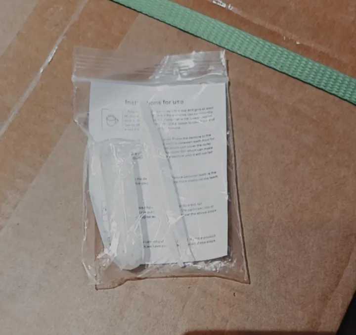 Instant%20Teeth%20Gap%20Filler%20%E2%80%93%20Temporary%20Dental%20Fix%20for%20Missing%20or%20Chipped%20Teeth,%20Moldable%20Cosmetic%20Tooth%20Cover%20-%20Image%202