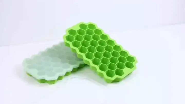 Premium HoneyBee Ice Cube Tray with Lid – Hexagon Honeycomb Silicone ...