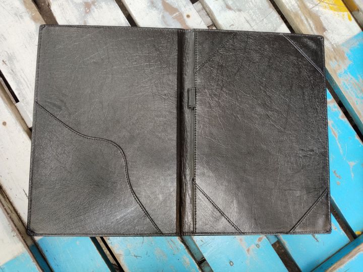 Convocation%20File%20Folder/Certificate%20Folder/Signing%20Folder-%20Safeguard%20Your%20Achievements%20and%20Important%20Documents%20-%20Image%204