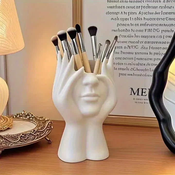 A%20Creative%20Face%20Storage%20Box%20%E2%80%93%20a%20Desktop%20Organizer%20with%20a%20Brush%20Holder%20for%20Storing%20Makeup%20Brushes%20Amagi%20-%20Image%203