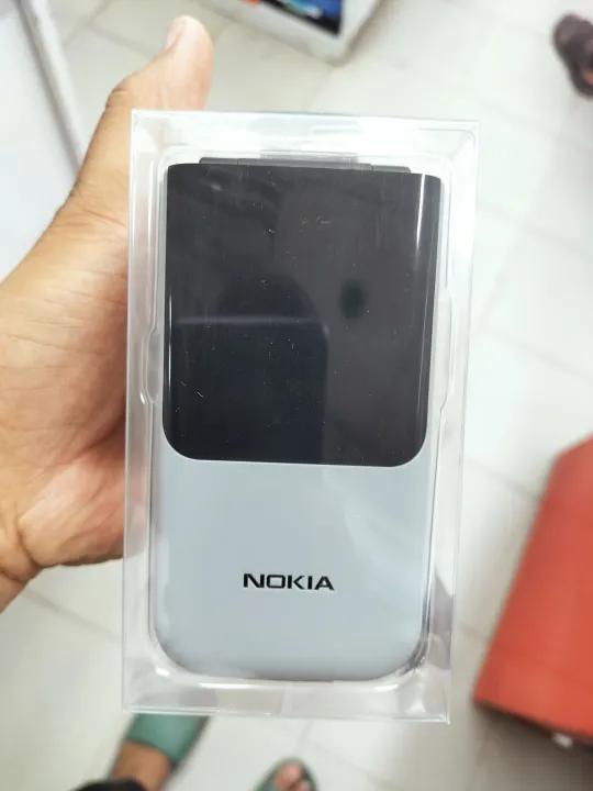 N.o.k.i.a%202720%20the%20Ultimate%20Flip%20Phone%20-%20Image%203