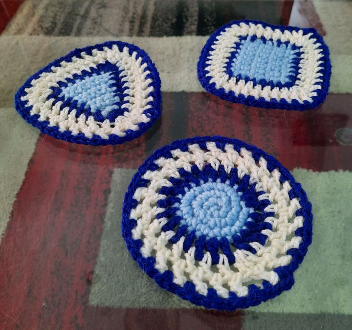 Crochet%20Mats%20(3%20different%20shapes),%206%20piece%20Coaster%20set%20(2%20Mats%20of%20each%20shape),%20Hand%20knitted%20Mats%20from%20Mama's%20Knit%20Collection%20by%20SBM.HomeGoods%20-%20Image%206