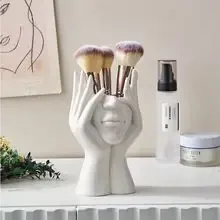 A%20Creative%20Face%20Storage%20Box%20%E2%80%93%20a%20Desktop%20Organizer%20with%20a%20Brush%20Holder%20for%20Storing%20Makeup%20Brushes%20Amagi%20-%20Image%206