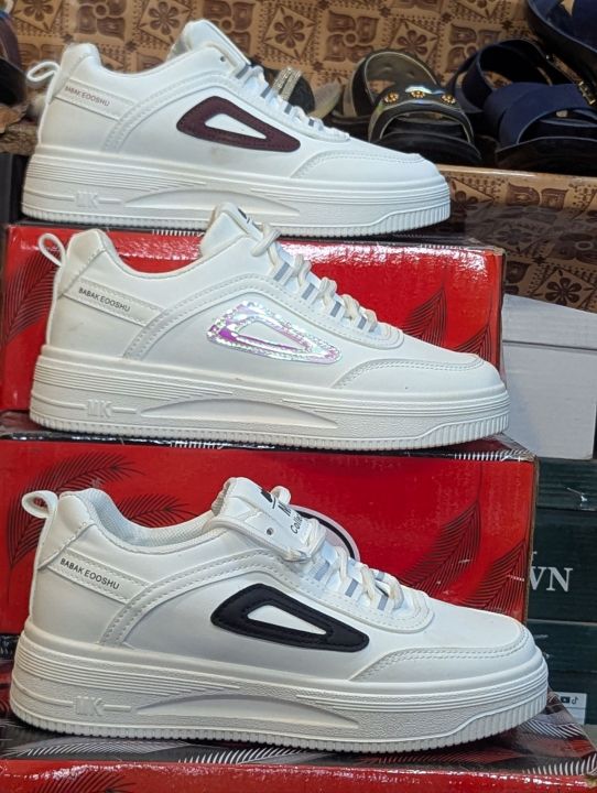 -%20Brand:%20MK%20Collection%20Style%0A-%20Color:%20White%20With%20Black%20/%20Brown%20/%20Pink%20Triangle%0A-%20Material:%20Soft%20PU%20Leather%20Upper%0A-%20Sole:%20Thick%20Rubber%20Sole%20-%20Comfortable%20&%20Anti-Slip%0A-%20Best%20for:%20College,%20University,%20Casual%20&%20Daily%20Wear%20-%20Image%208
