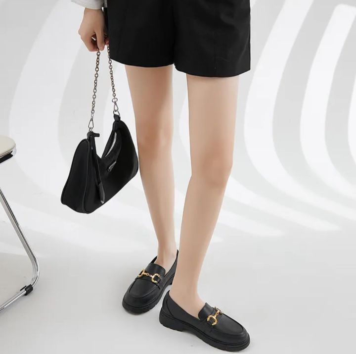 women%20shoe%20(Jelly%20shoe);%20Jelly%20Jive:%20Revolutionizing%20Women's%20Footwear%20with%20Comfort,%20Style%20for%20Every%20Step%20of%20the%20Journey%20-%20Image%202