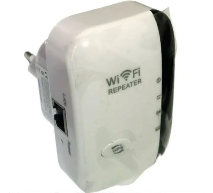 Universal%20Wi-Fi%20Range%20Extender%20signal%20booster%20for%20home%20office%20school%20-%20Image%205