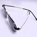 Eye frame with polarized attachment mirror. 