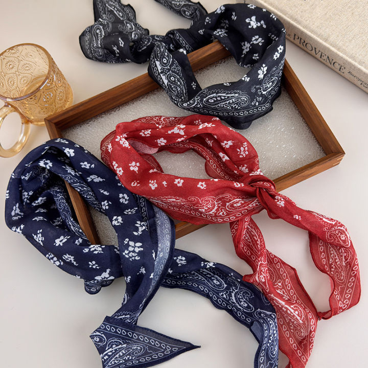 Retro%20Classic%20Red%20Cashew%20Pattern%20Diamond%20Silk%20Scarf%20Women's%20Low%20Ponytail%20Tie-Up%20Headband%20Scarf%20Headwrap%20Triangle%20Neck%20Scarf%20-%20Image%205