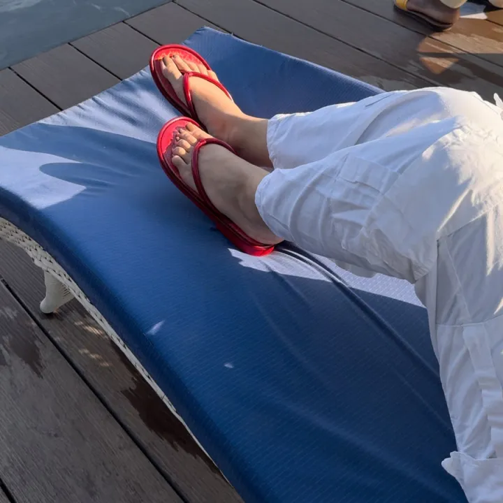 Deluxe%20Women's%20Flip%20Flops%20-%20Premium%20Quality%20Rubber%20Slippers%20in%20Multiple%20Sizes%20-%20Image%206