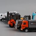 Huina 1:80 Alloy Engineering Car Model Excavator Dumper Dump Truck Loader Bulldozer Tractor Collection Toys for Kids .
