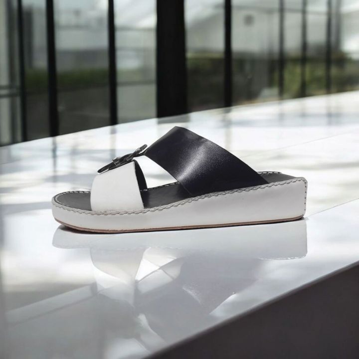 Moonwalk%20UAE%20%E2%80%93%20Arabic%20Footwear%20Collection%202025%20-%20Image%206