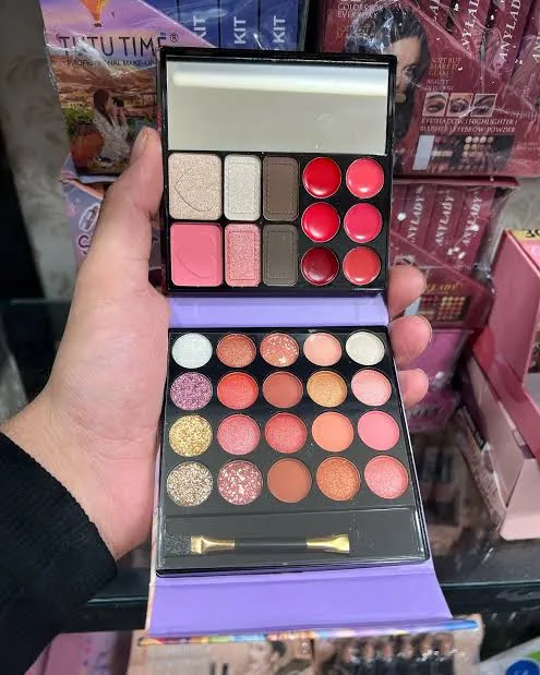 Miss%20Ayman%20Mini%20Makeup%20Kit%20-%20Image%203